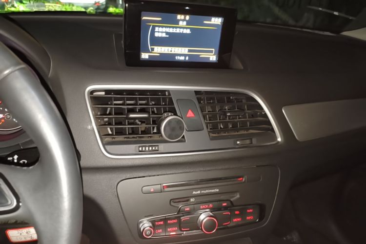 Audi Q3 2018 immagine di auto #13