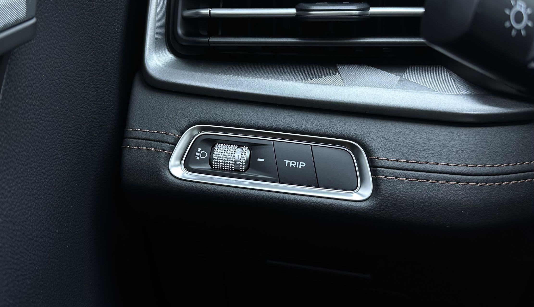 GEELY Vision X6 2023 car image #14