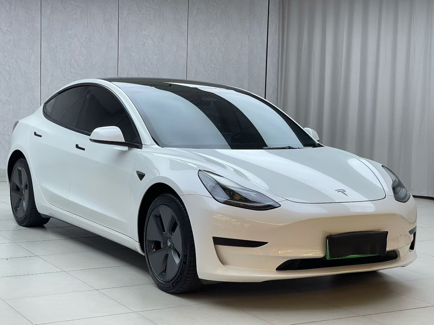 Tesla Model 3 2022 car image #3