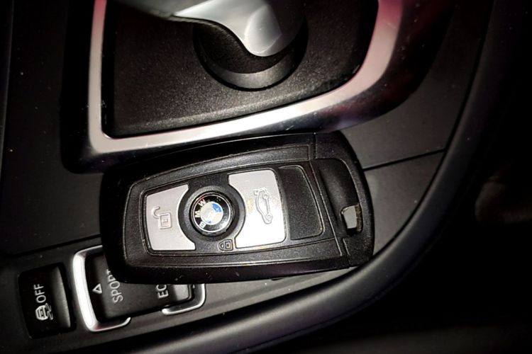 BMW 3 Series 2015 صورة سيارة #14