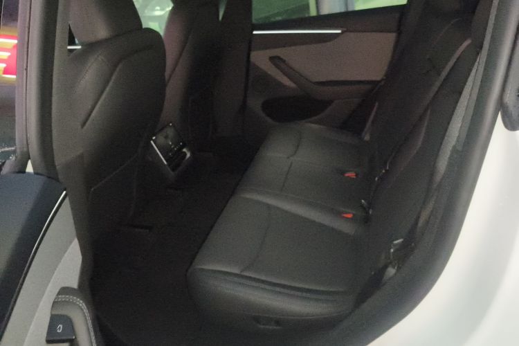 Tesla Model Y 2026 #17 Tesla Model Y 2026 car image #17