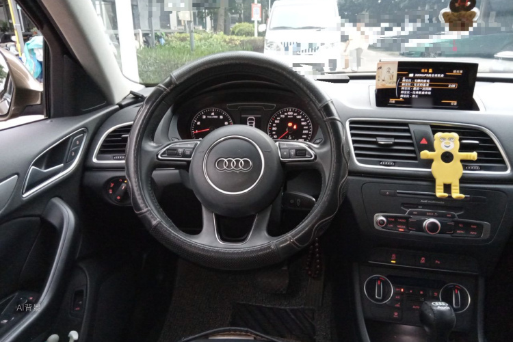 Audi Q3 2018 car image #12