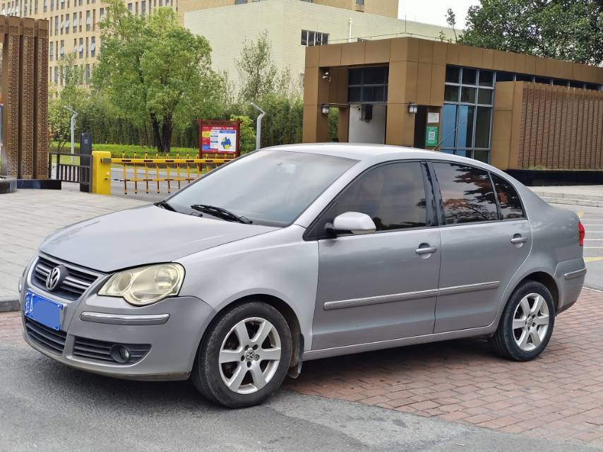 Volkswagen Polo 2010 Volkswagen Polo 2010 car image
