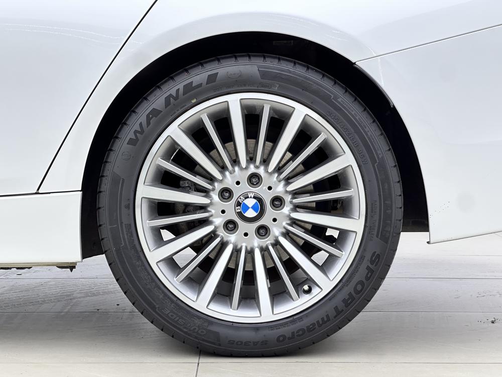 BMW 3 Series 2018 car image #6