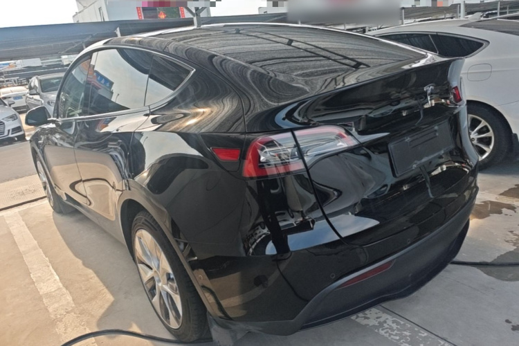 Tesla Model Y 2022 #5 Tesla Model Y 2022 car image #5