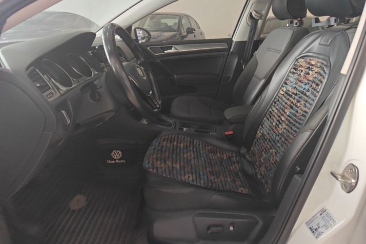 Volkswagen Golf 2018 car image #15