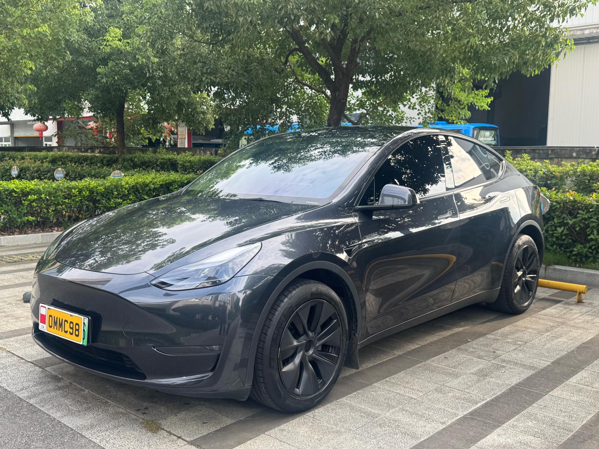 Tesla Model Y 2024 immagine di auto 