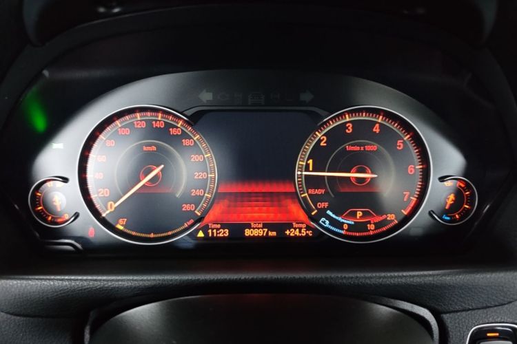 BMW 3 Series 2019 car image #16