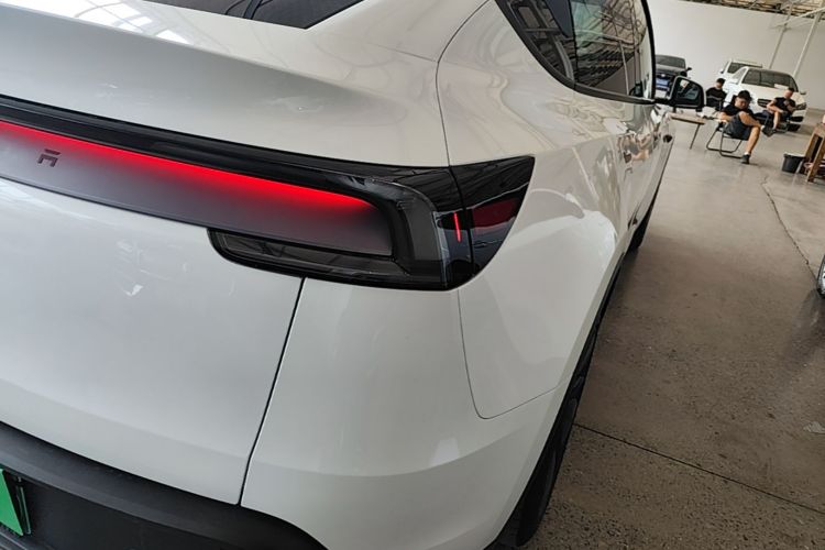 Tesla Model Y 2026 #8 Tesla Model Y 2026 car image #8