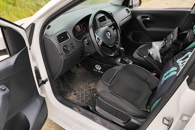 Volkswagen Polo 2016 car image #18