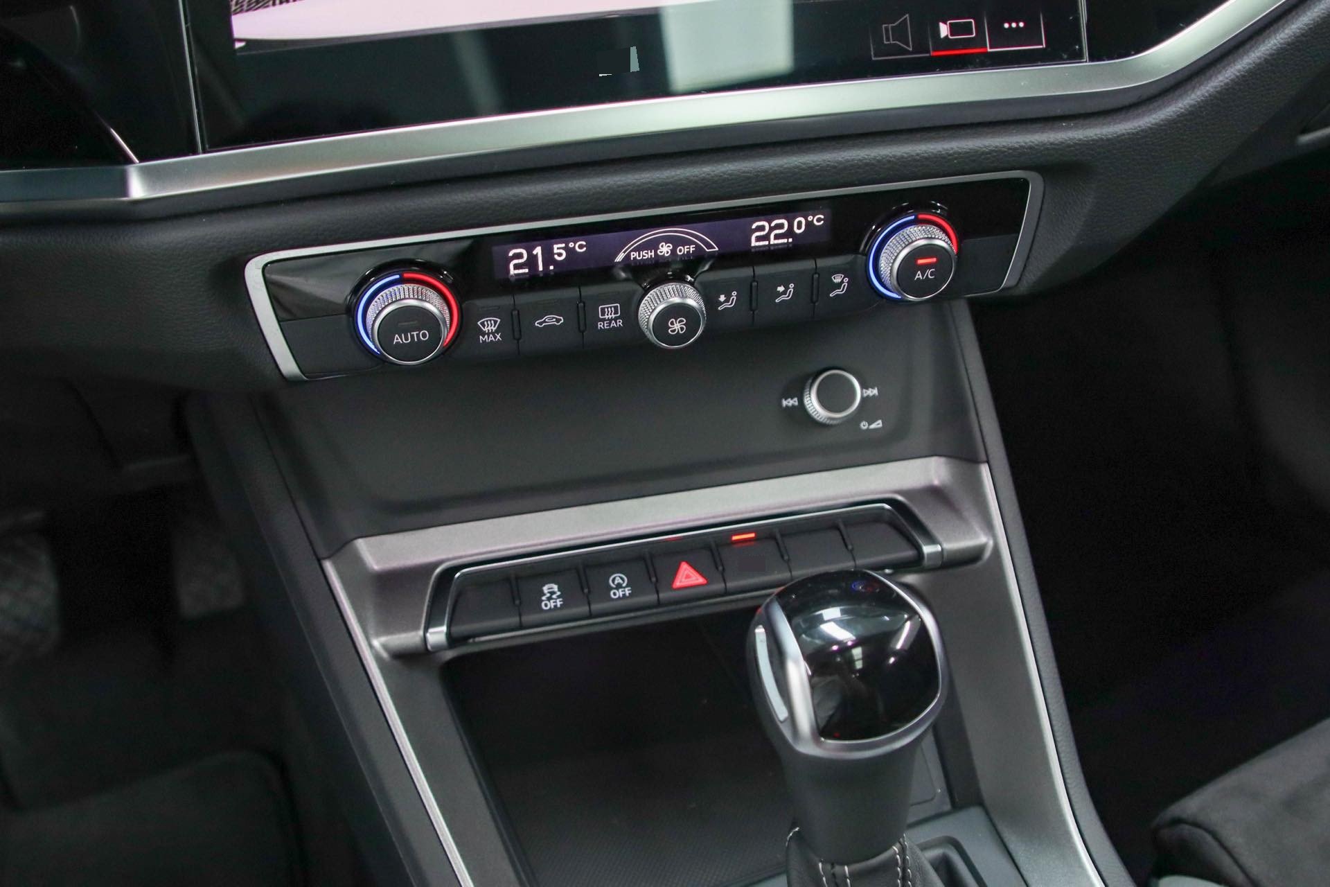 Audi Q3 2022 car image #8