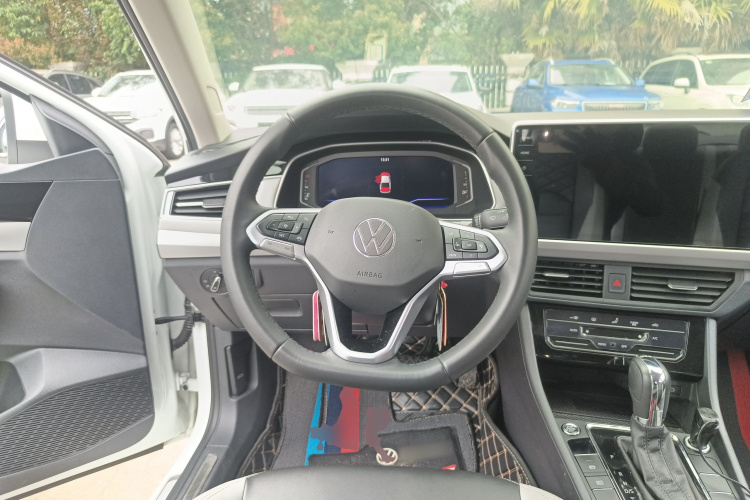 Volkswagen Bora 2023 car image #11