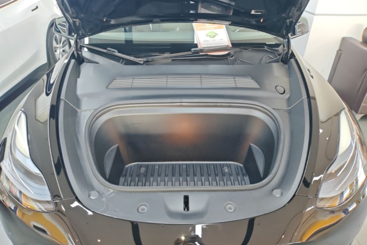 Tesla Model Y 2023 #20 Tesla Model Y 2023 car image #20