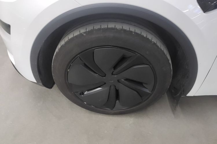 Tesla Model Y 2025 #9 Tesla Model Y 2025 immagine di auto #9