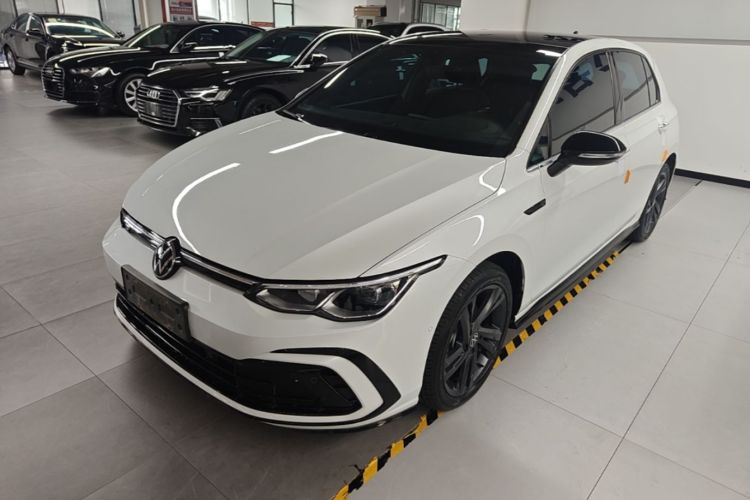 Volkswagen Golf 2023 car image #2