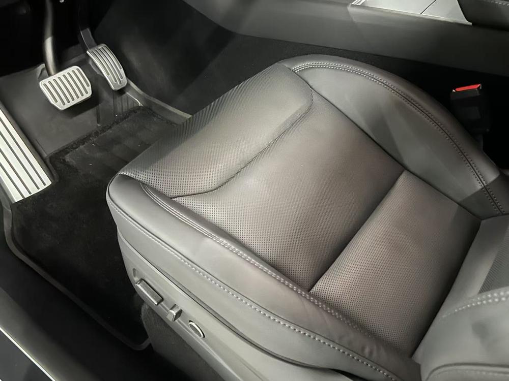 Tesla Model Y 2025 #20 Tesla Model Y 2025 car image #20