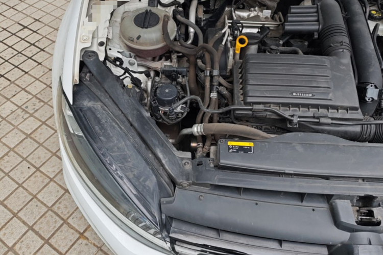Volkswagen Golf 2020 car image #23