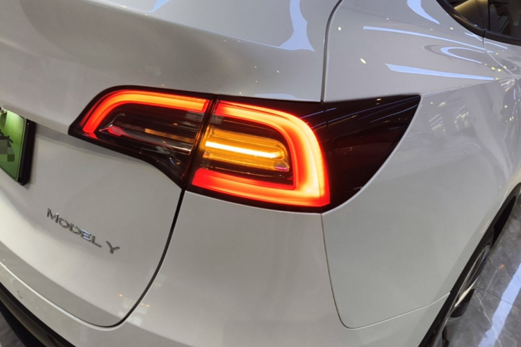 Tesla Model Y 2023 #8 Tesla Model Y 2023 immagine di auto #8