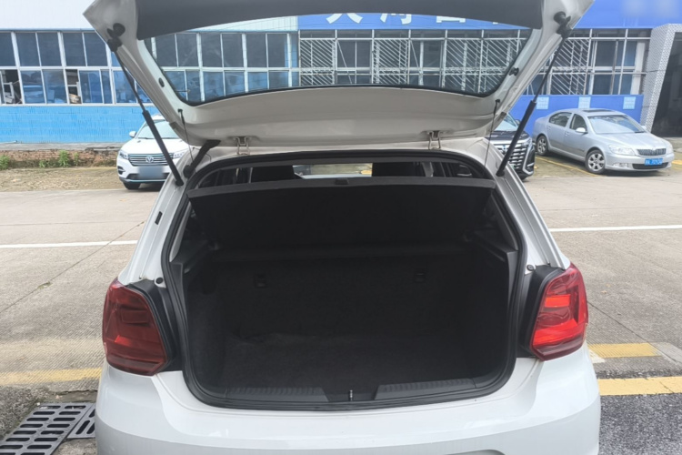 Volkswagen Polo 2016 #19 Volkswagen Polo 2016 car image #19