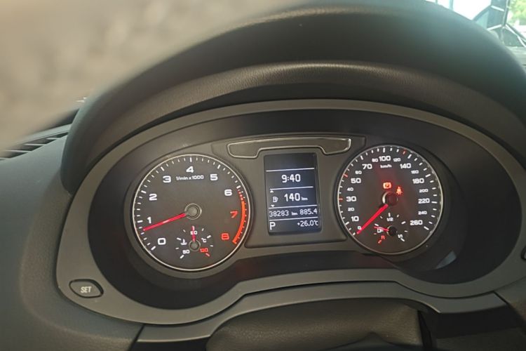 Audi Q3 2019 car image #12