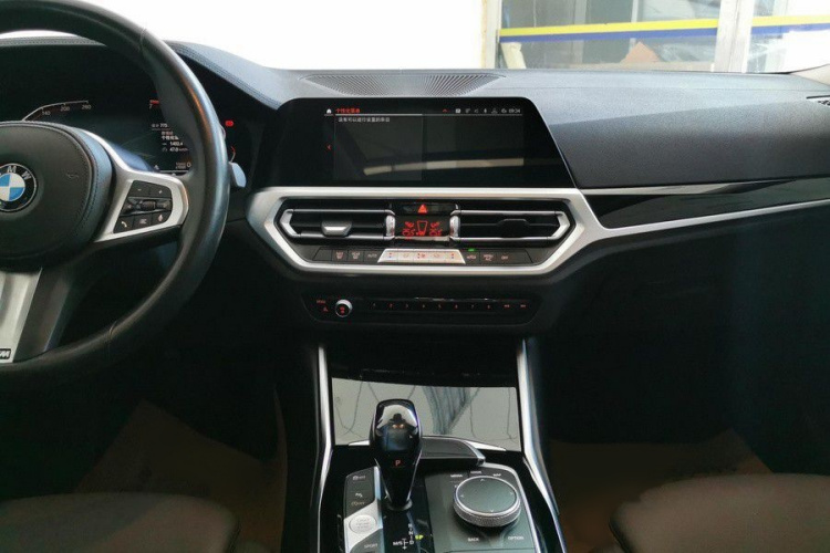 BMW 3 Series 2020 car image #11