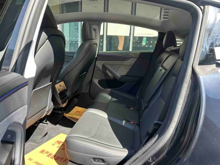 Tesla Model Y 2025 imagen de coche #6