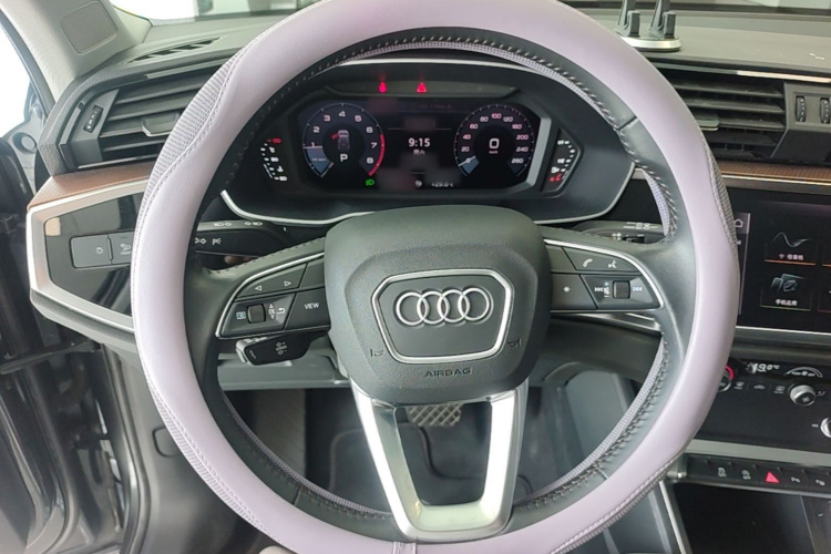 Audi Q3 2021 car image #12