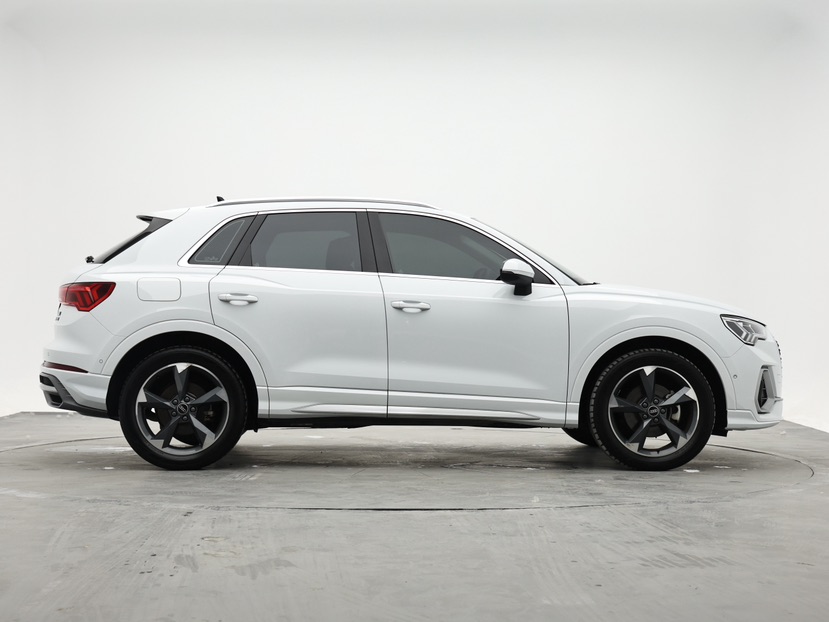 Audi Q3 2022 car image #5