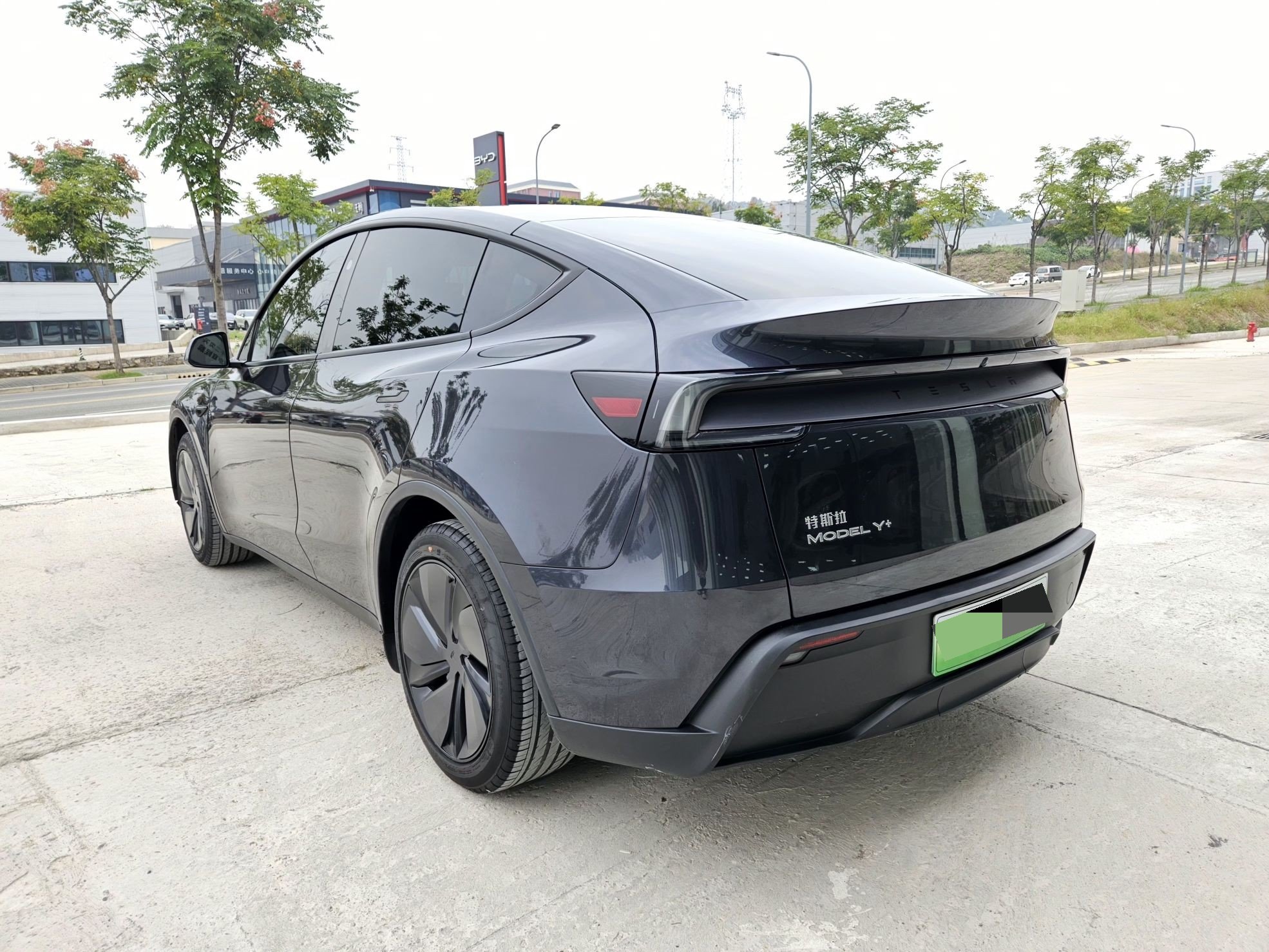 Tesla Model Y 2025 صورة سيارة #4