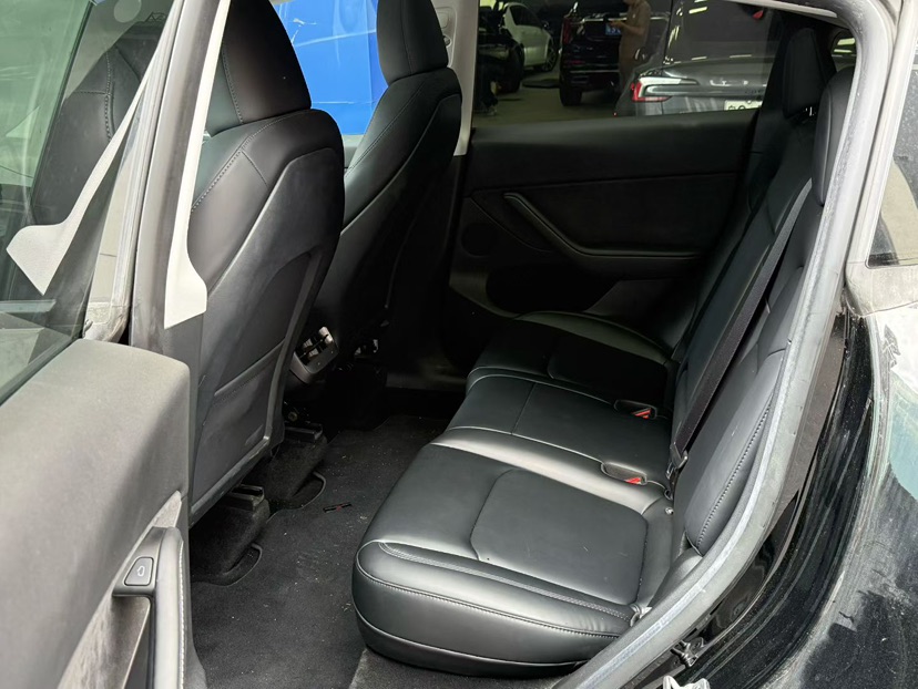 Tesla Model Y 2023 #4 Tesla Model Y 2023 car image #4