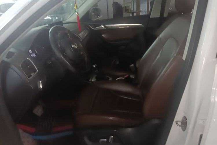 Audi Q3 2018 car image #15