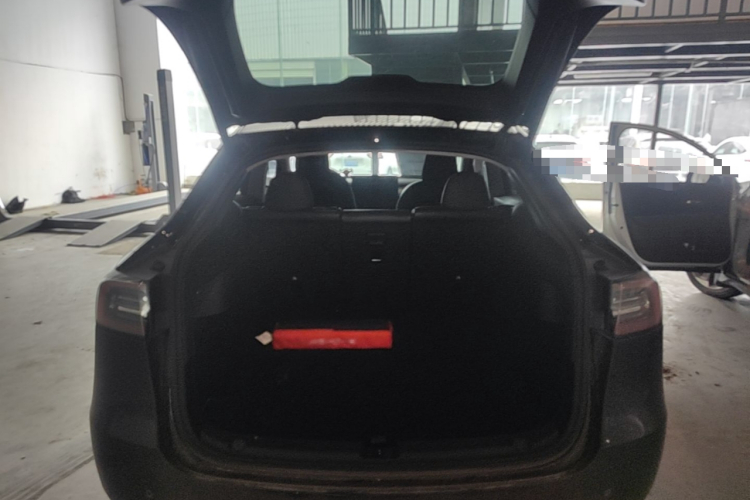 Tesla Model Y 2021 #19 Tesla Model Y 2021 car image #19