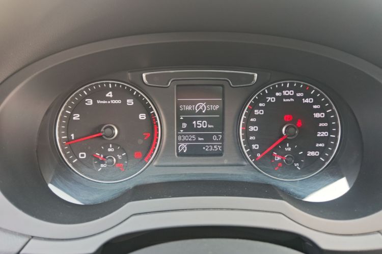 Audi Q3 2019 car image #12