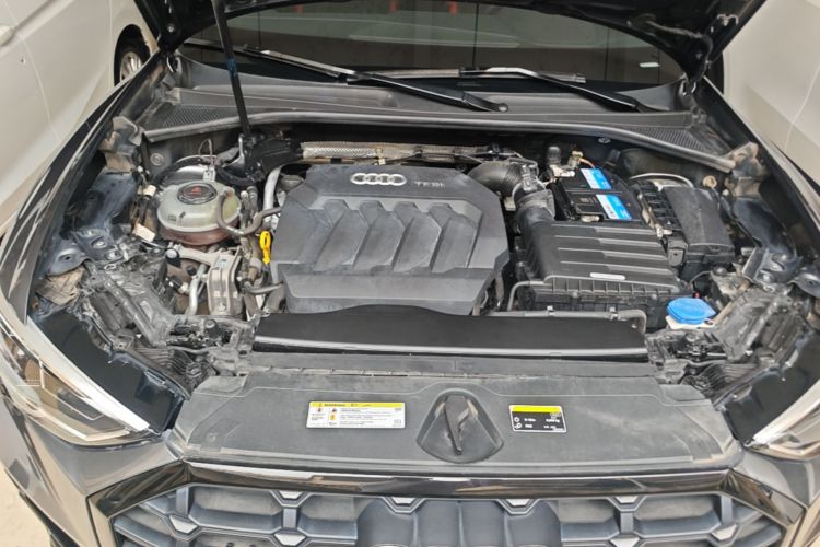 Audi Q3 2020 car image #20