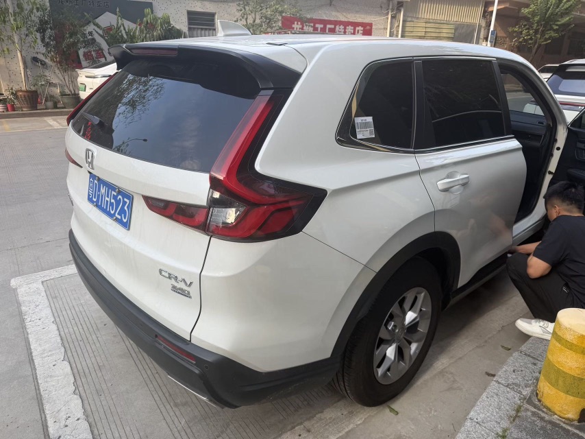 Honda CR-V 2025 car image #2