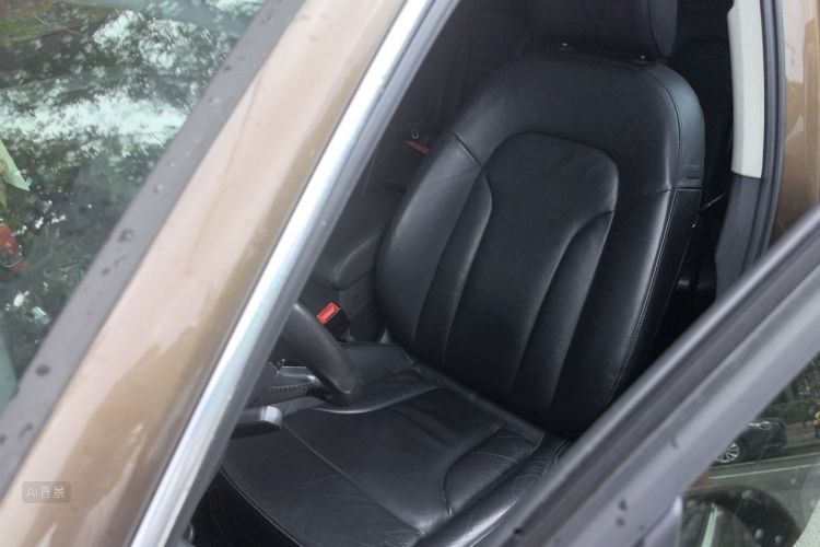 Audi Q3 2015 car image #17