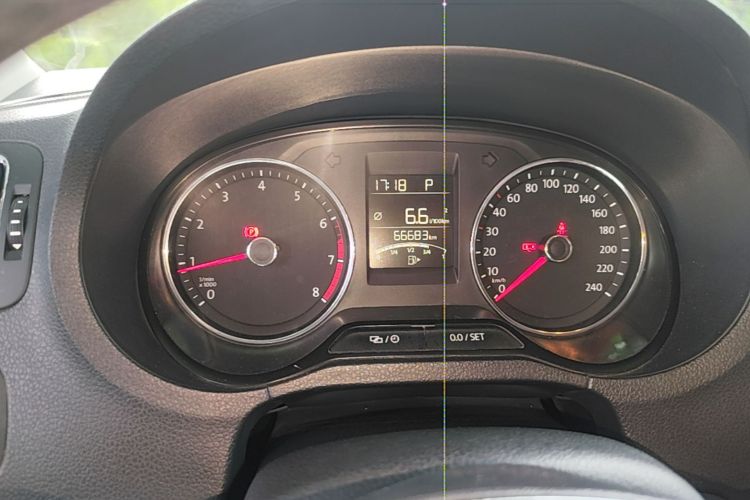 Volkswagen Polo 2017 car image #12