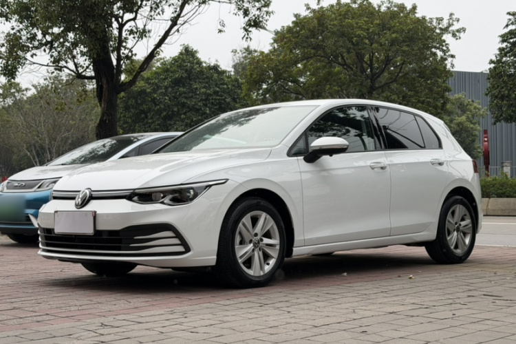 Volkswagen Golf 2021 car image #2