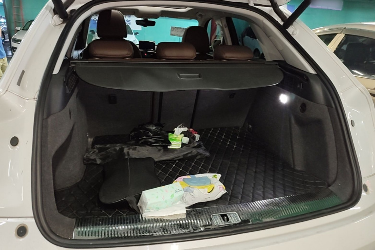 Audi Q3 2018 car image #19