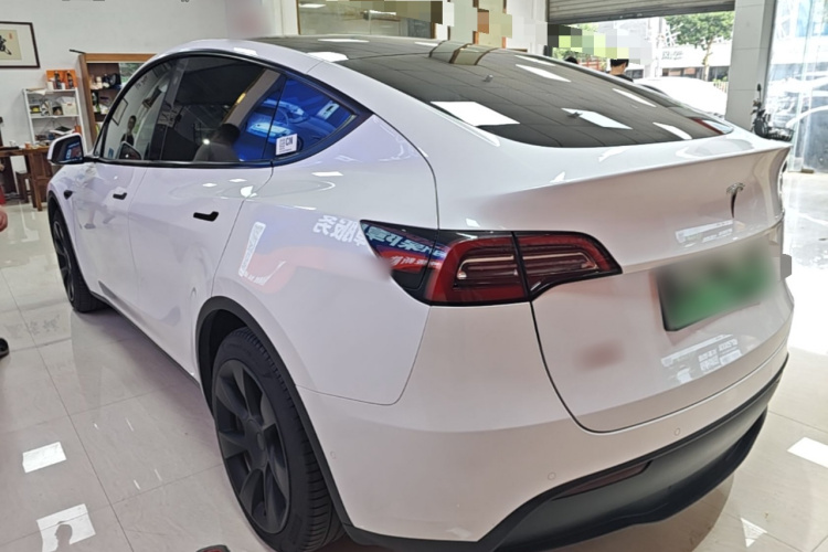 Tesla Model Y 2022 #5 Tesla Model Y 2022 صورة سيارة #5