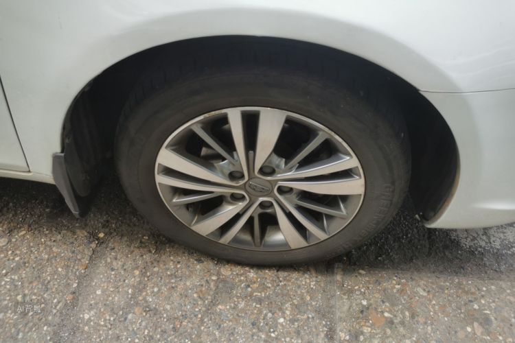 GEELY Emgrand 2018 car image #9