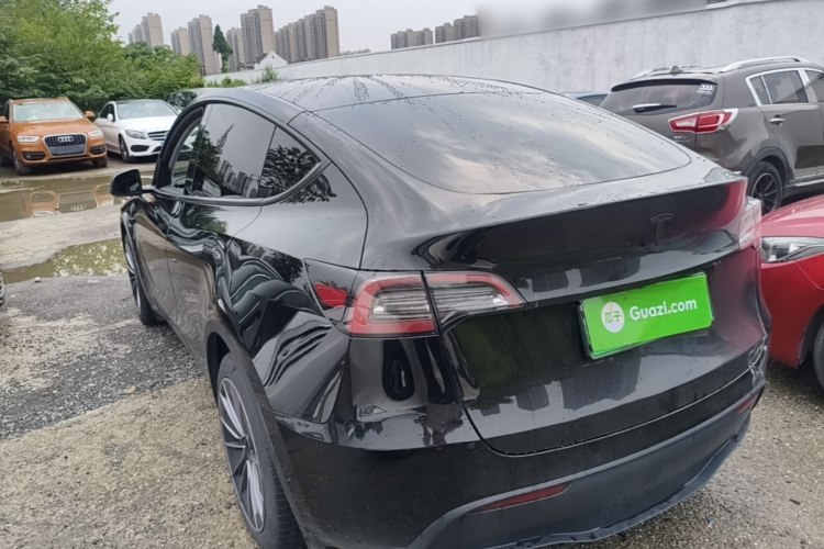 Tesla Model Y 2023 car image #5