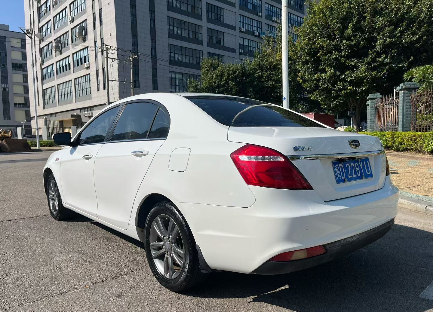 GEELY Emgrand 2017 car image #4