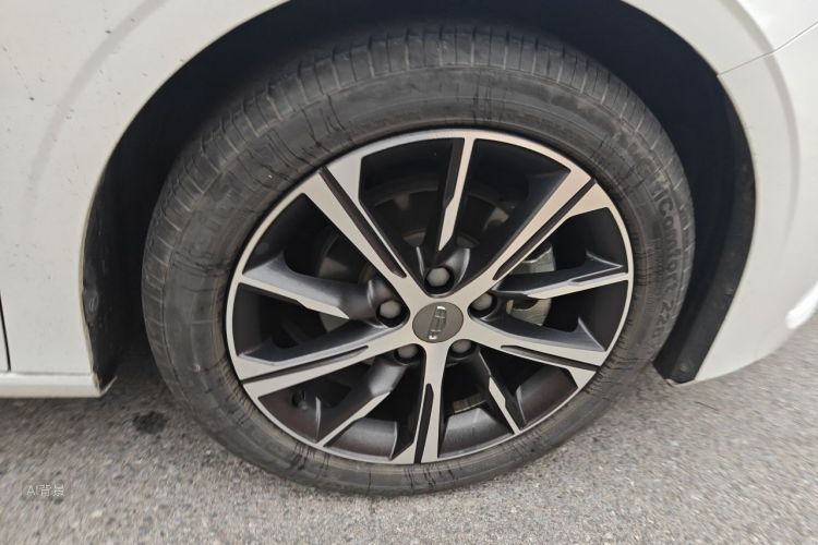 GEELY Emgrand 2021 car image #9