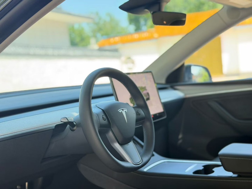 Tesla Model Y 2024 #4 Tesla Model Y 2024 car image #4