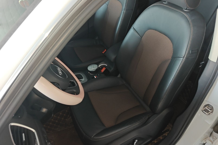 Audi Q3 2019 car image #15