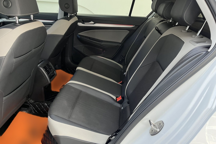 Volkswagen Golf 2022 car image #11