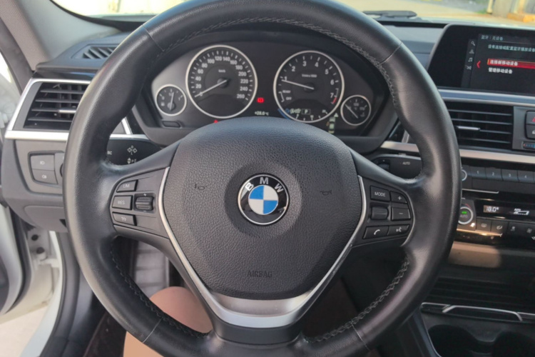 BMW 3 Series 2017 car image #11