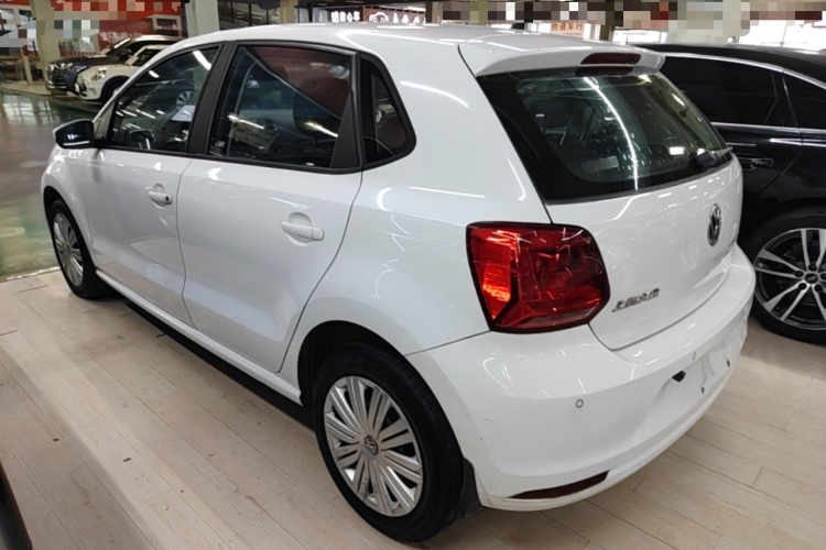 Volkswagen Polo 2016 car image #7
