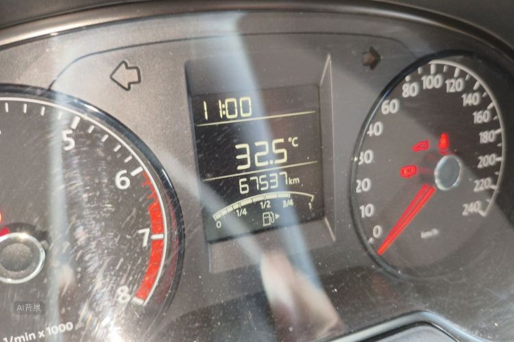 Volkswagen Polo 2015 car image #14